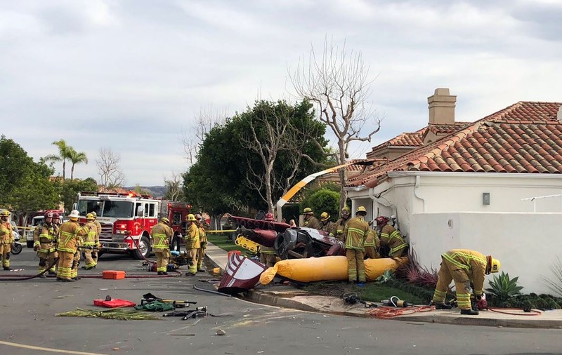 Elicopter prăbușit peste o locuință din California. Trei oameni au murit / VIDEO