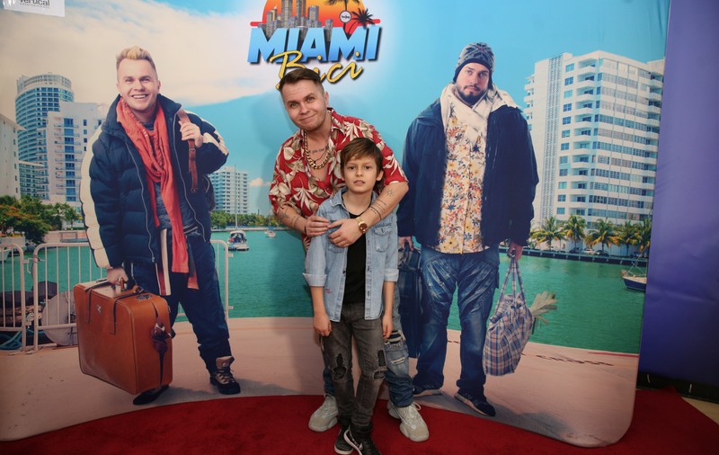 Comedia „Miami Bici”, disponibilă pe Netflix. „A trebuit să-l scoatem din cinematografe forever”
