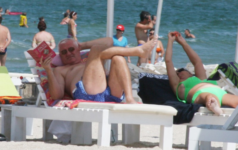 Foto & Video | Dumitru Dragomir şi soţia sa au făcut senzaţie pe plaja de la Mamaia