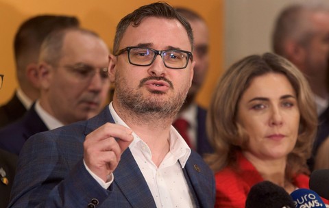 Nou episod de violență la AUR. Dan Tănasă, atacat fizic chiar de un coleg: „Mi-am dat viața pentru partidul ăsta!”