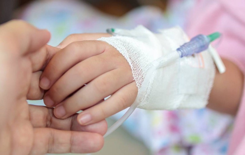12 copii de la o grădiniţă din sectorul 2, transportaţi la spital cu simptome de toxiinfecţie alimentară
