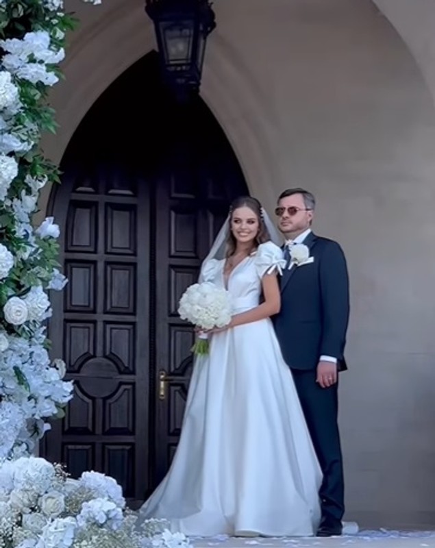 Anastasia Fotachi, colega de emisiune a lui Dan Negru din Republica Moldova, s-a căsătorit cu milionarul Gabriel Stati. Nunta de lux a avut la castelul lui