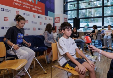 Teodor nu crede că profesorii vor putea să fie înlocuiți niciodată de roboți. Foto: Vlad Chirea