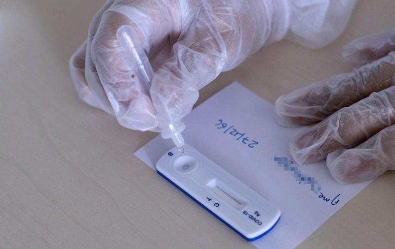 Când începe distribuirea în școli a celor 70 de milioane de teste de salivă, pe care le cumpără Ministerul Educației