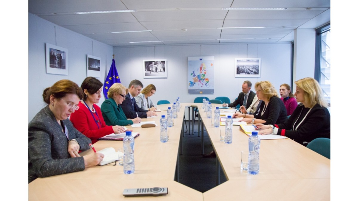 Întâlnire Viorica Dăncilă-Corina Crețu, la Bruxelles