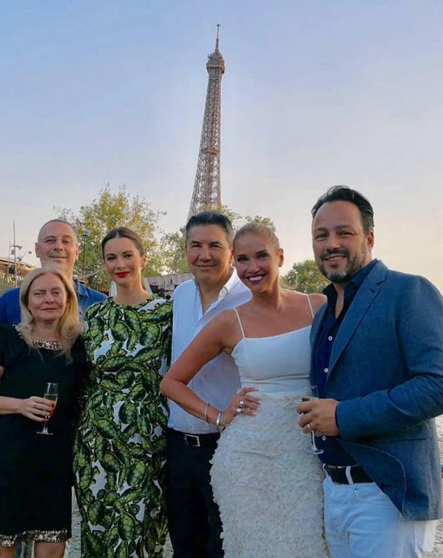Andreea Berecleanu, distracție copioasă cu nașii ei la Paris. Ileana și Cătălin Badiu au aniversat 10 ani de mariaj | FOTO