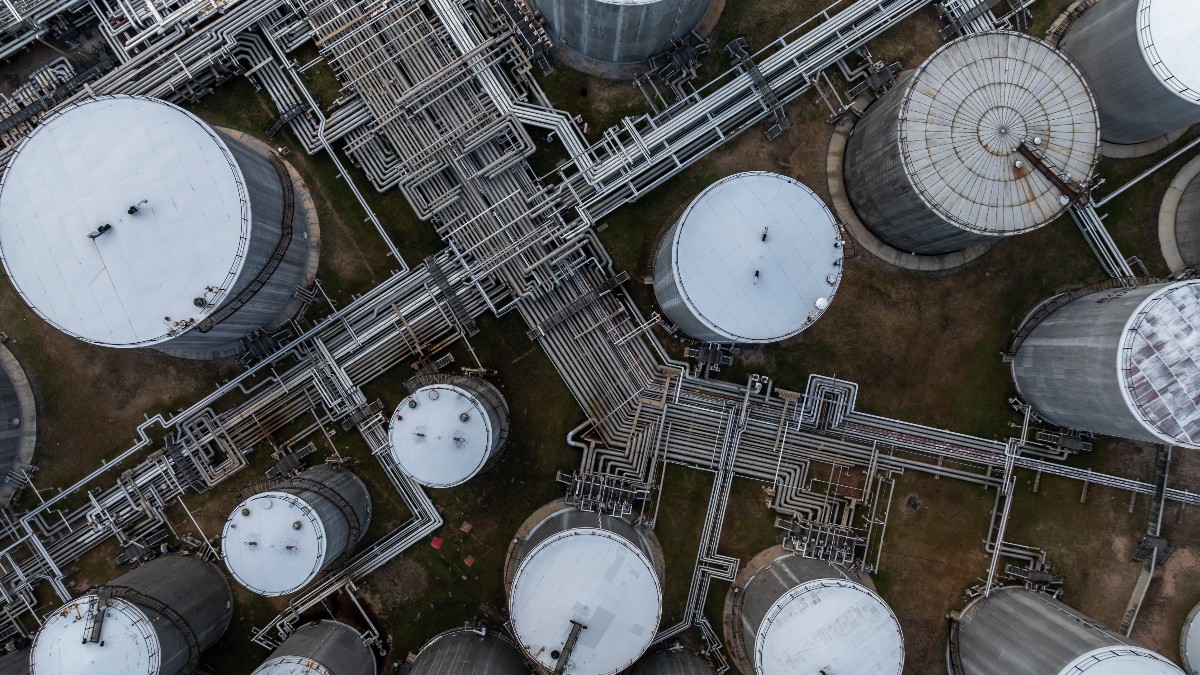 Mai multe depozite de gaz, fotografiate de sus
