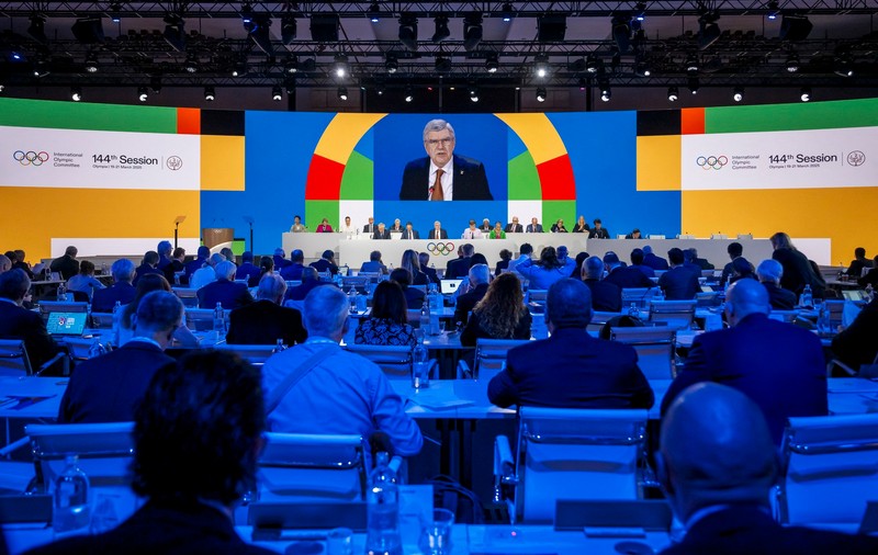 Procesul ultrasecret prin care se alege președintele Comitetului Olimpic Internațional. Printre votanți se numără prințese și o actriță câștigătoare de Oscar
