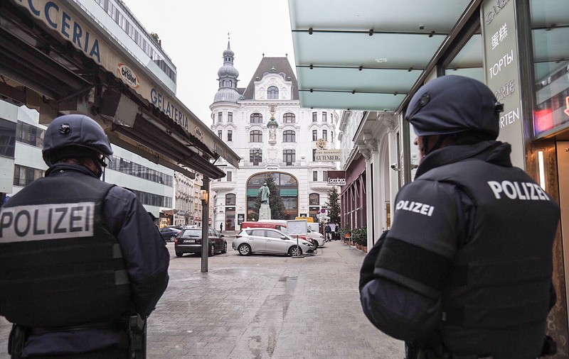 Percheziţii de amploare în Austria, în rândul persoanelor suspecte de activităţi neonaziste