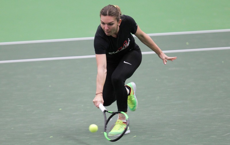 Simona Halep a învins-o pe Katerina Siniakova și a făcut egal în duelul României cu Cehia de la Fed Cup. "A fost dificil, mai ales emoțional"