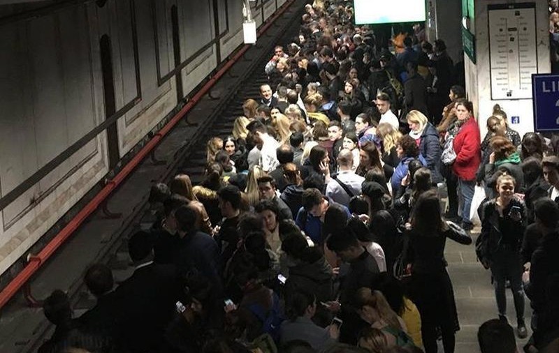 Restricții de viteză la metrou, pe magistrala 2. La stația Pipera a fost identificată o fisură a șinei