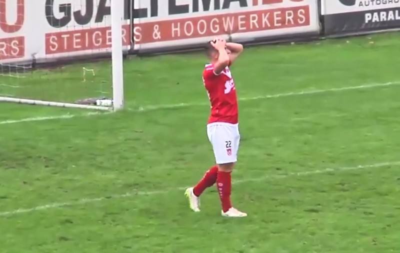 Ratarea anului în fotbal! Era mai greu să nu nimerești poarta din acea poziție | VIDEO