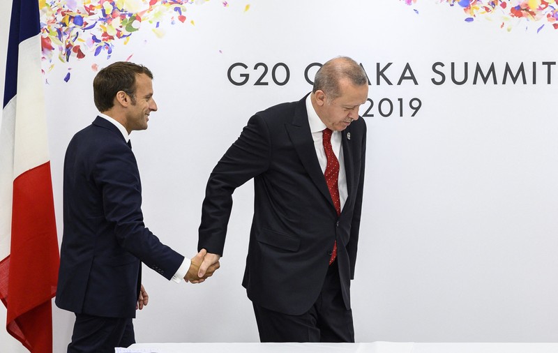 Scandal diplomatic pe axa Paris - Ankara. Presa franceză sare în apărarea lui Macron: “Recep Tayyip Erdogan, sultanul piroman”