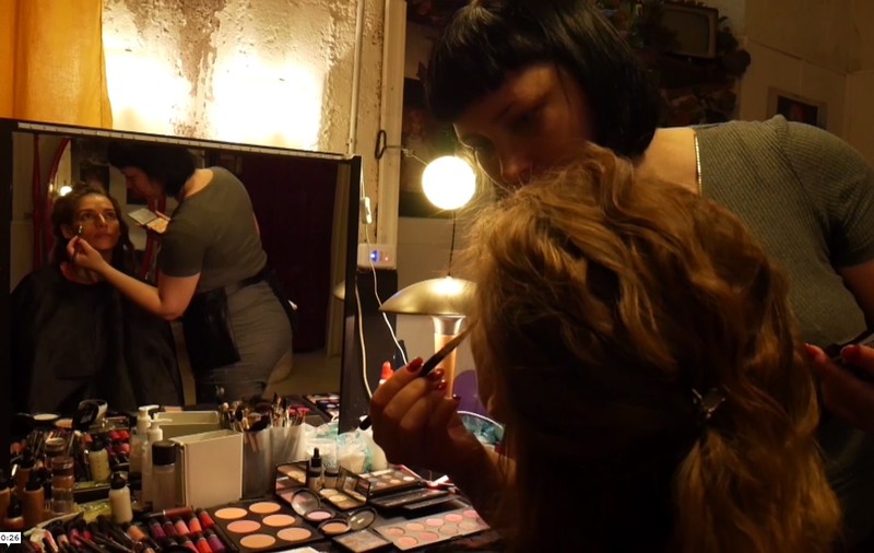 VIDEO/ Make-up artist la Milano. Alina Bădicioiu aduce strălucire pe covorul roșu din capitala modei - FOTO
