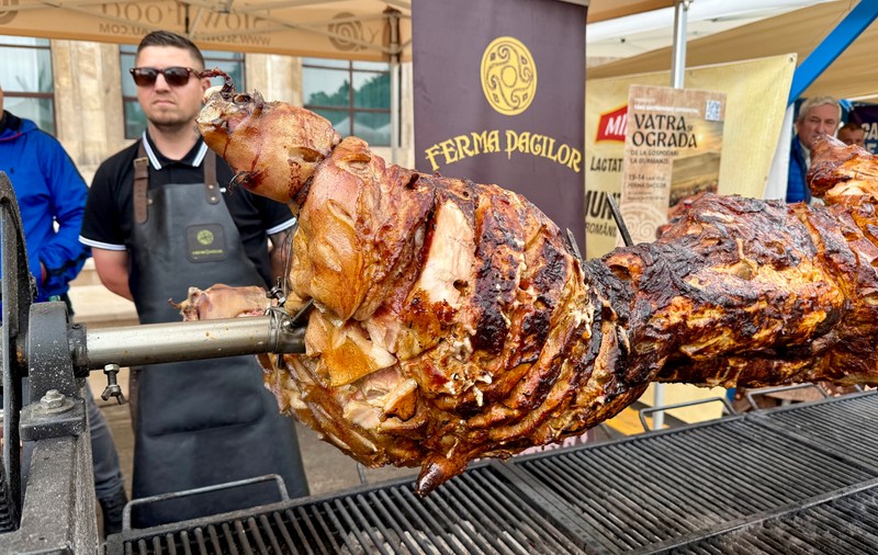 „Sigur și Gustos”, dar te ține buzunarul? Am fost la târgul de la Casa Presei unde pastrama costă 220 de lei/kg