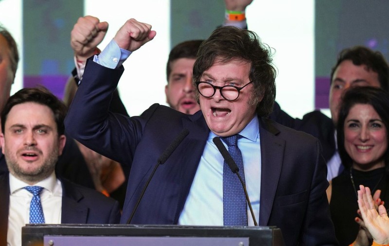 Noul președinte al Argentinei: Javier Milei, un extremist care vrea dolarizarea țării, închiderea Ministerului Sănătății și „exterminarea castei politice”