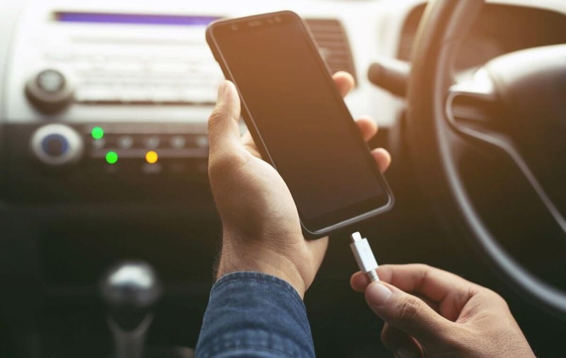 Oferta zilei la eMAG. Reduceri la accesorii pentru telefoane mobile A+