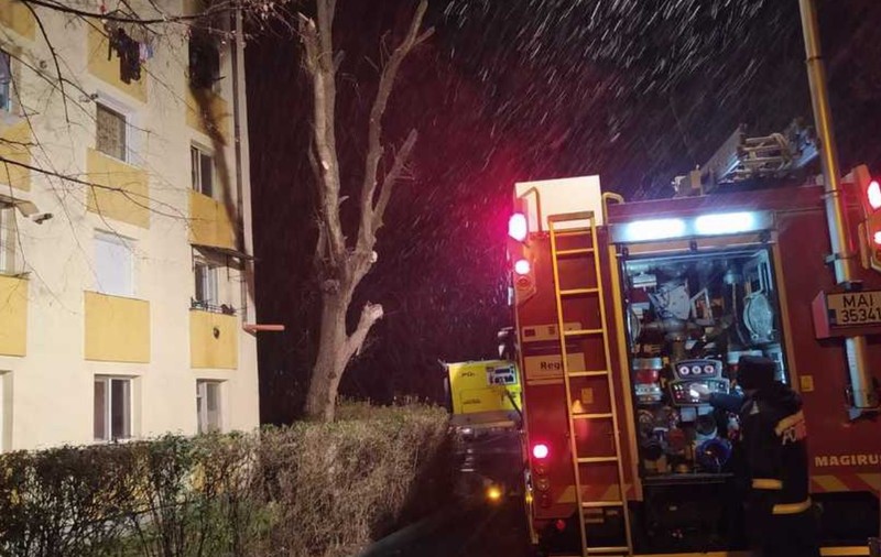 Incendiu la un bloc din Hunedoara. O femeie a murit
