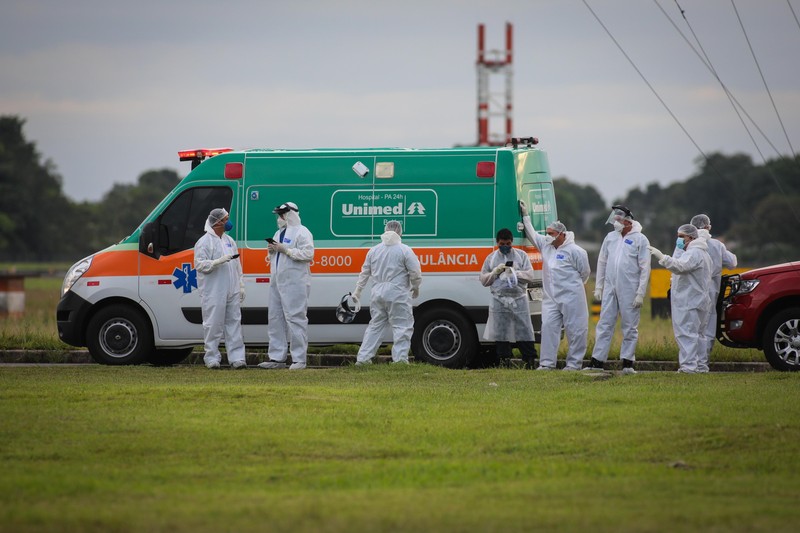 Pacienți infectați cu COVID-19 sunt transferați de la Manaus la Belém, Brazilia, din cauza scăderii capacității paturilor COVID-19 în statul Amazonas, care se confruntă cu un al doilea val de pandemie și suferă de o lipsă de oxigen medicinal | Foto: Profimedia