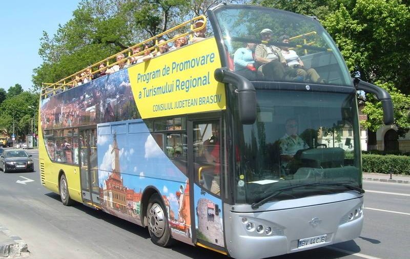 Se vinde autobuzul turistic din Brașov. E nefolosit de patru ani și a costat o sumă colosală
