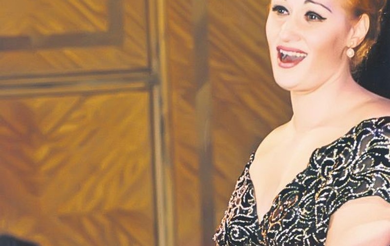 Soprana Roxana Briban a luat pastile, şi-a tăiat venele şi s-a sufocat cu 3 pungi
