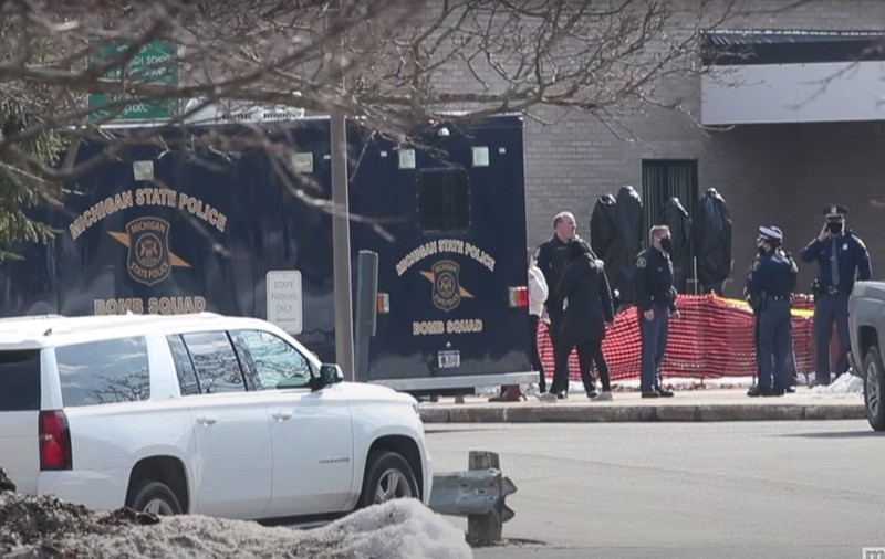 Un elev de liceu a detonat un dispozitiv explozibil artizanal într-o sală de clasă, în Michigan