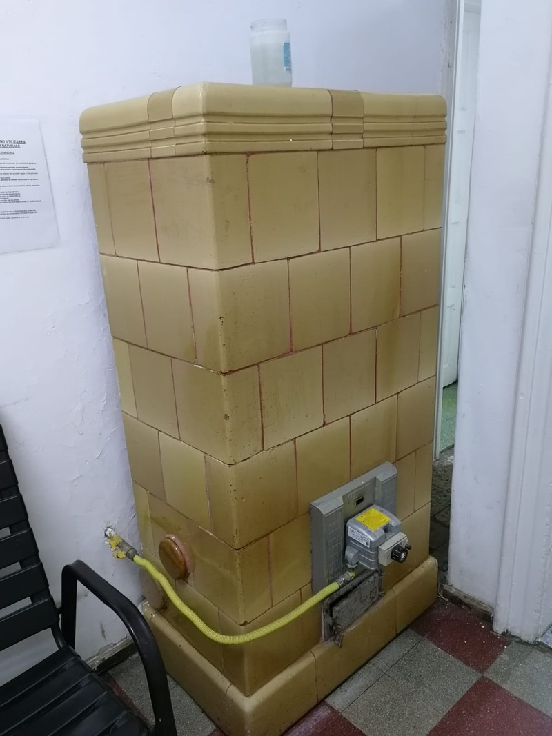 Spitalul este încălzit cu sobe