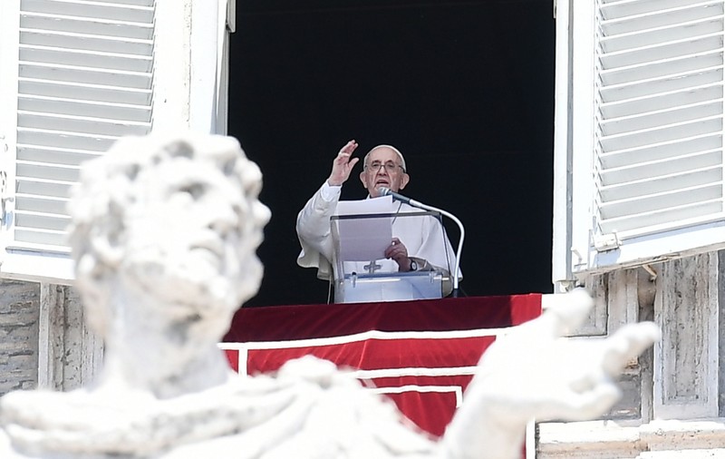 Papa Francisc, după ieșirea din spital, se declară „solidar” cu ţările europene afectate de inundaţii
