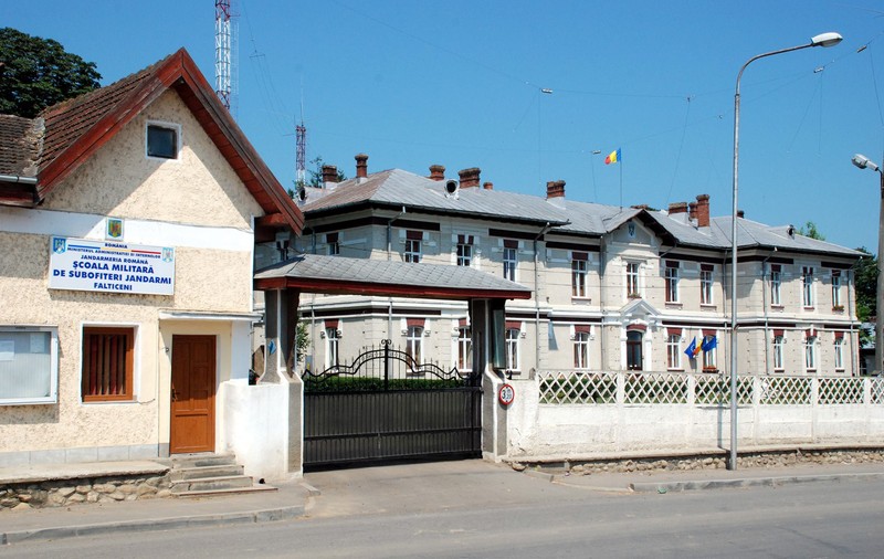 Anchetă la Botoșani, după ce un candidat la Școala de Subofițeri ar fi fost obligat să urineze în sala de examen