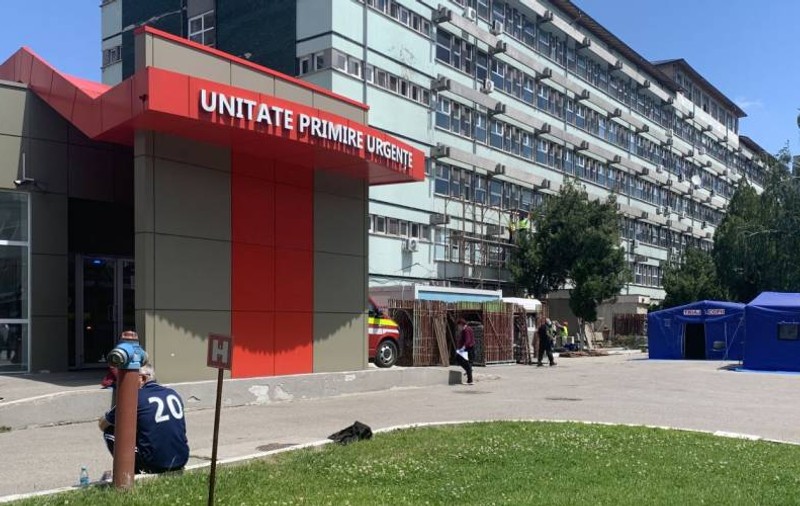 Bărbat din Piatra-Olt internat vineri seară la Spitalul Slatina, decedat a doua zi, în ambulanță, în timp ce era transferat la Caracal: “A venit în stare gravă, a fost intubat direct”