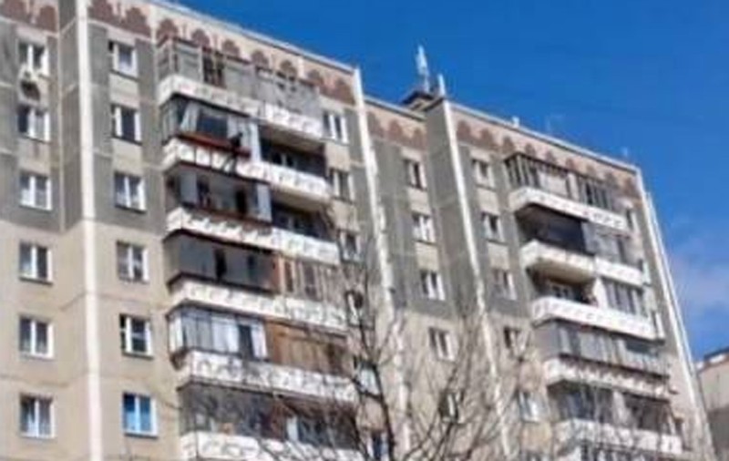 O adolescentă de 16 ani a murit când îşi făcea un selfie pe bloc. Cum s-a întâmplat tragedia