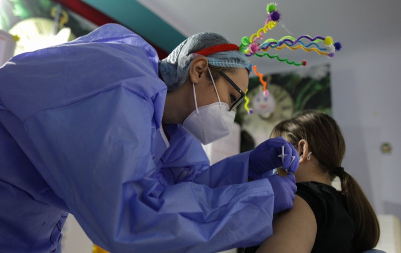 Puțin peste 6.000 de copii între 5 și 11 ani, vaccinați în zece zile. Părinții se tem, specialiștii repetă: „Vaccinurile sunt sigure”