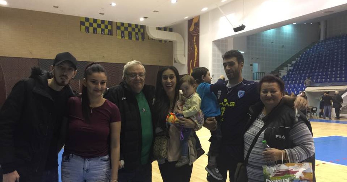 Povestea tulburătoare a voleibalistului Bogdan Olteanu. Lily, soția lui, a pierdut două perechi de gemeni. Au trecut peste dubla tragedie și au acum doi copii mici, pe țâncul Keoki și pe micuța Nokealani!
