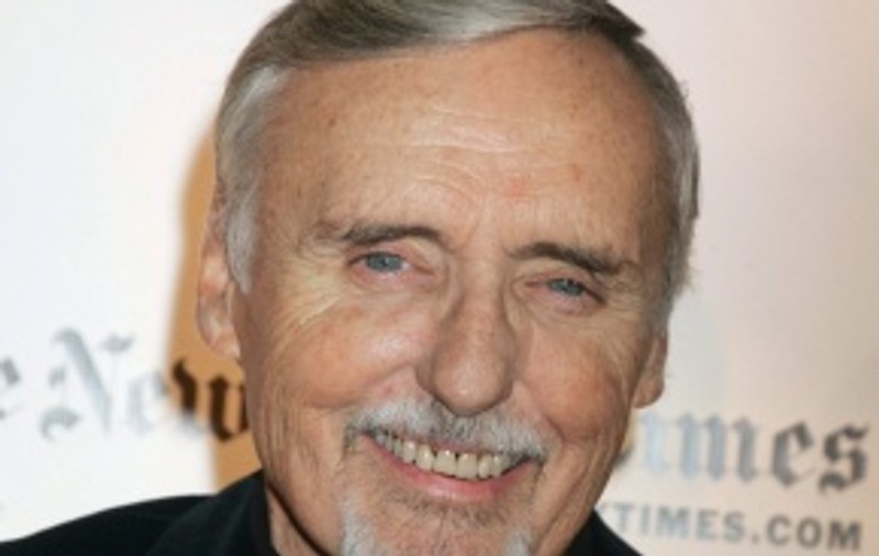 În adolescenţă, Dennis Hopper a dat foc liceului 