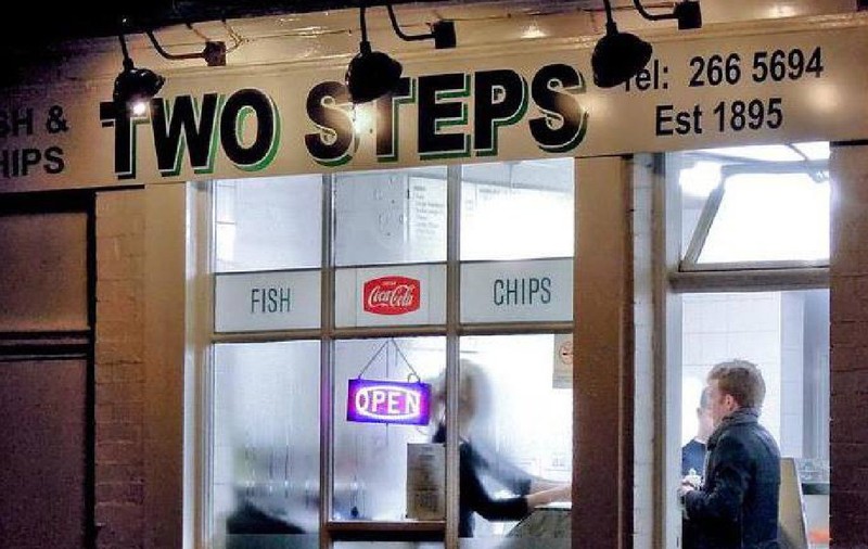 Two Steps: Cel mai vechi fish and chips din Marea Britanie, fondat în 1895