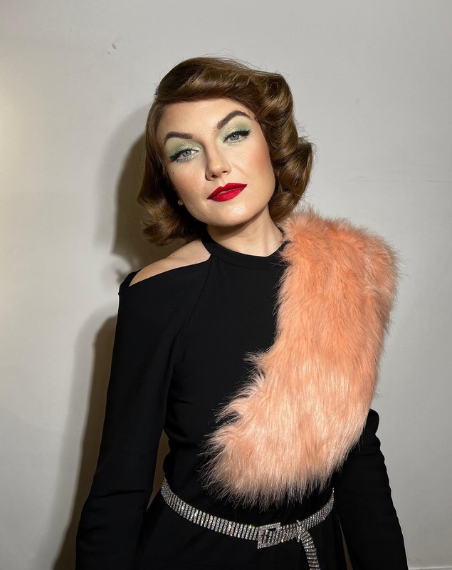 Ce a pățit Alexandra Ungureanu la un salon de înfrumusețare. Artista a rămas cu sechele