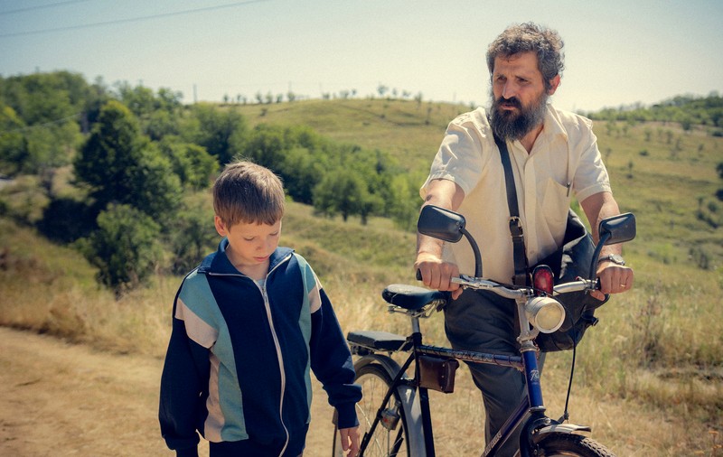 Un film românesc pentru copii, premiat pentru prima oară la Berlin. Regizorul filmului „Atlasul Universului”: „Toată lumea are senzația că se pricepe la filme, pentru că toți s-au uitat la filme”