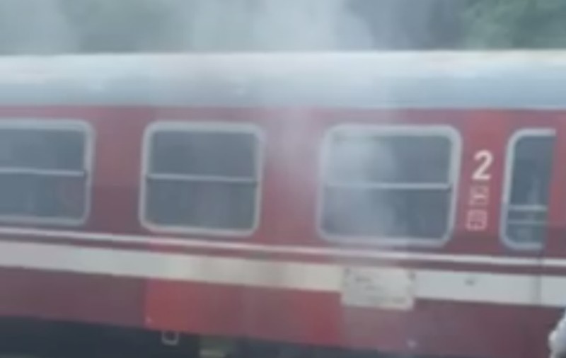 Incendiu la un tren cu 50 de pasageri, care circula între Ploieşti şi Braşov