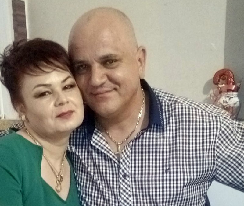 Mihai Sfetcu şi soţia lui, Cristiana, înainte de incendiul care le-a dat viaţa peste cap
