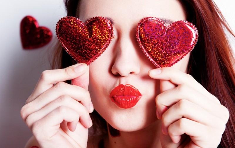 Poze de Valentine's Day. Cum îți poți surprinde persoana iubită... de la distanță