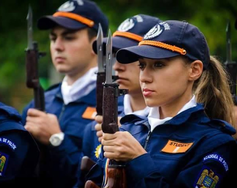REPORTAJ/ Gabriela Moise este șefă de promoție și va îmbrăca în curând haina de jandarm: "Nu-mi place să-mi planific viitorul în detaliu, ci să mă surprindă"
