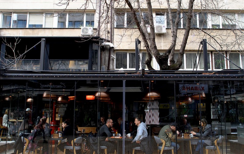 Bulgaria înăsprește restricțiile în toată țara. Școlile, restaurantele și centrele comerciale, închise pentru zece zile