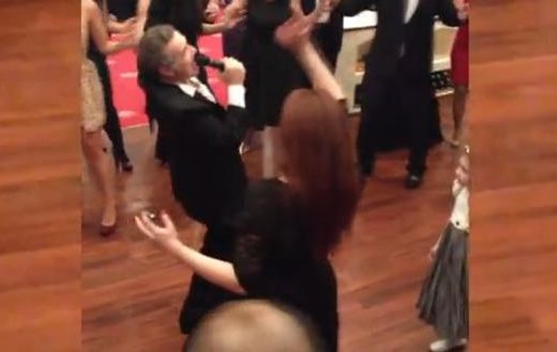 GIGI BECALI a făcut SHOW în noaptea de Revelion! Vezi cum a cântat şi dansat cu Diana Bişinicu! | VIDEO