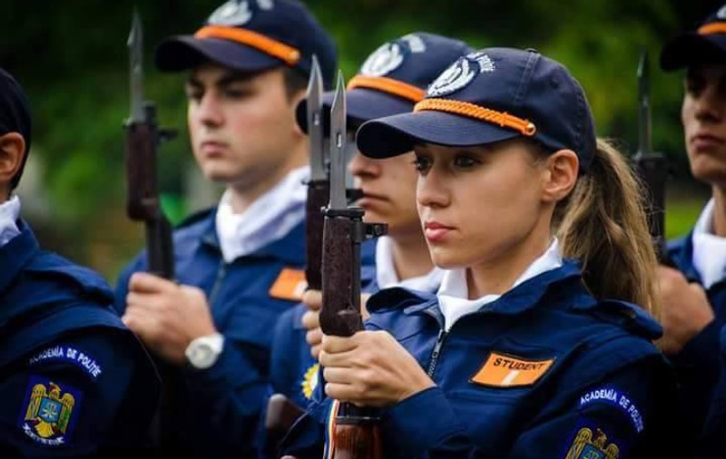REPORTAJ/ Gabriela Moise este șefă de promoție și va îmbrăca în curând haina de jandarm: "Nu-mi place să-mi planific viitorul în detaliu, ci să mă surprindă"