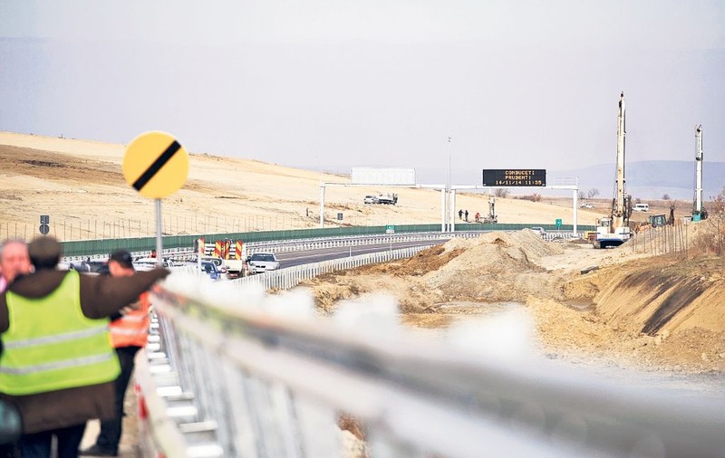 Bomba de autostradă! Un specialist în lucrări de infrastructură acuză greşeli în lanţ ale CNADNR