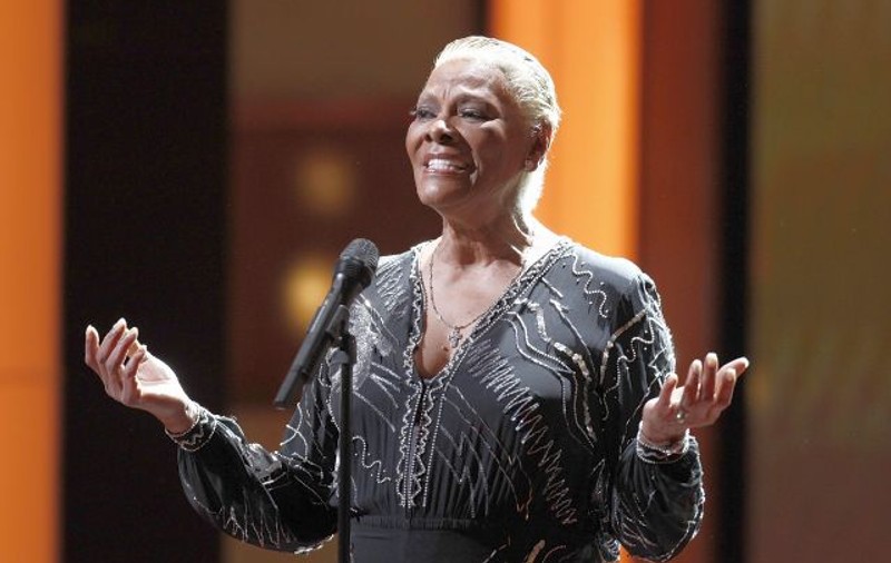 Cântăreaţa Dionne Warwick este falită