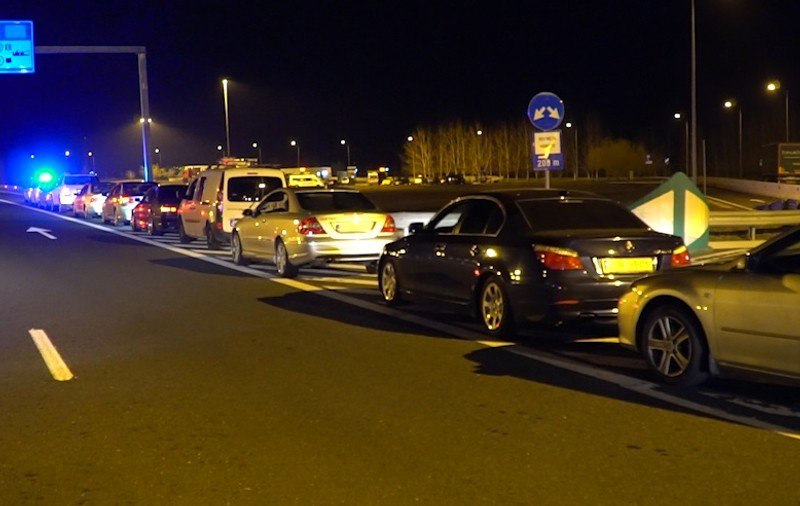 REPORTAJ Vama Nădlac: Mulți români din Italia și Franța sosiți azi-noapte spun că fug din fața unui virus în care nu cred