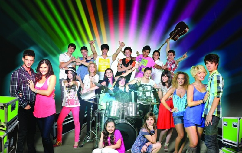 „LaLa Band” dansează pentru o grup de copii talentaţi!