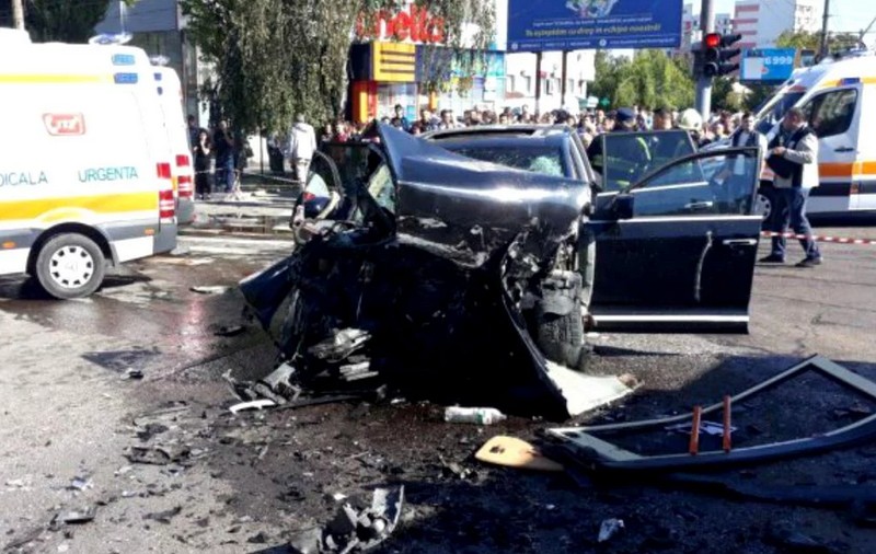 A murit șoferiţa care a spulberat un autobuz cu 130 km/h, în Chișinău