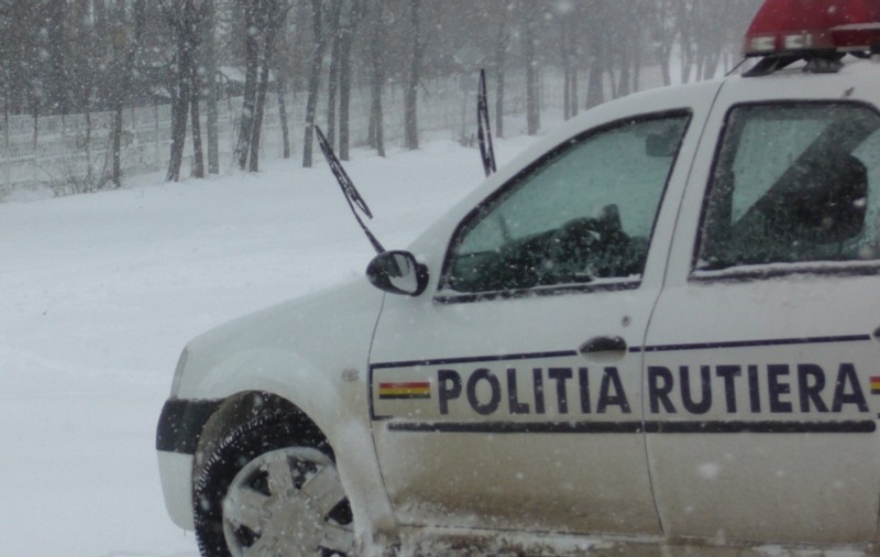 EXCLUSIV / Șoferii nu vor fi amendați dacă circulă fără anvelope de iarnă, dar... În cazul unui accident, cine e vinovat: șoferul, polițistul sau ministrul?